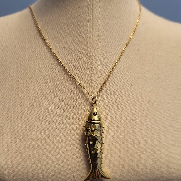 18" 14K Gold Necklace with 14K Gold Fish Pendant - Picture 6 of 9